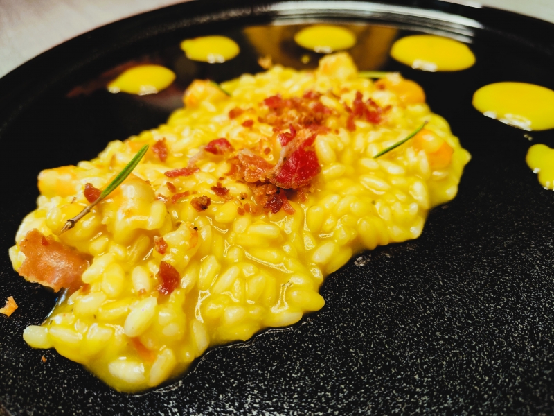 Risotto gamberi, zucca e pancetta croccante